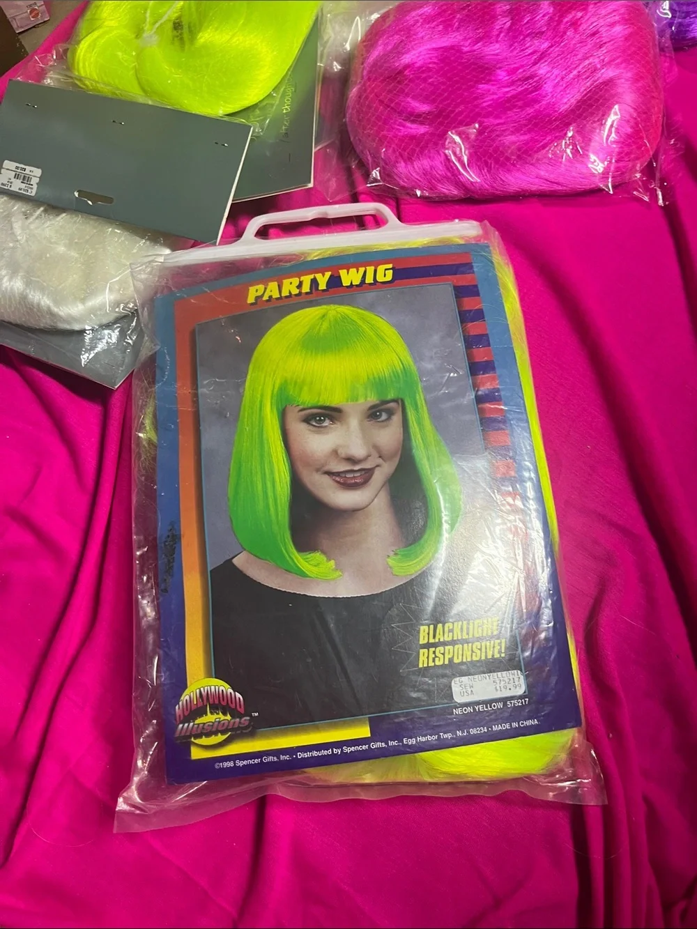 New 1998 “Hollywood Illusions” Neon Yellow Blacklight Party Wig Spencer’s Gifts